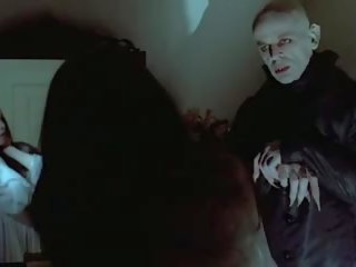 Nosferatu 吸血鬼 bites バージン 女の子, フリー xxx フィルム f2