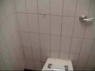Публичен тоалетна пикаещ