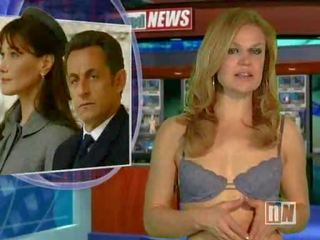 Desnudo noticias anchor marcha atrás pelar