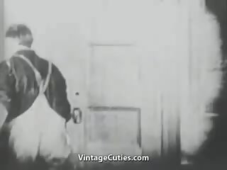 Painter съблазнява и чука а единичен млад женски пол (1920s реколта)