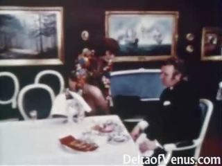 Staromodno porno 1960s - poraščeni zreli rjavolaska - miza za tri