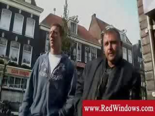 Turist njuter en kön tour i amsterdam